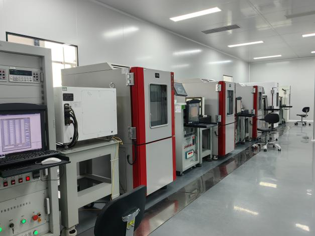 Comienzo r&aacute;pido Giroscopio de fibra &oacute;ptica 3s Tiempo de inicio y salidas digitales RS-422 para resultados precisos 4